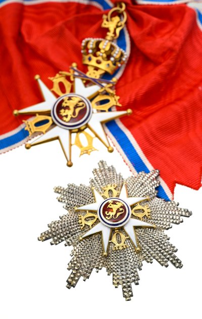 lot-1826-royaume-norvege-ordre-saint-olaf-fonde-1847-ensemble-grand-croix-detail-2.jpg