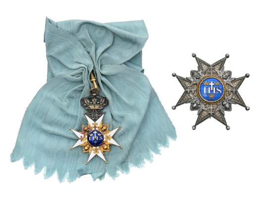 lot-1828-royaume-suede-ordre-des-seraphins-fonde-1748-ensemble-chevalier-grade-unique-detail-2.jpg