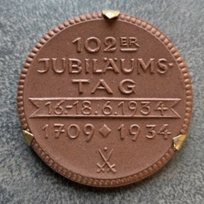102-6-1.jpg