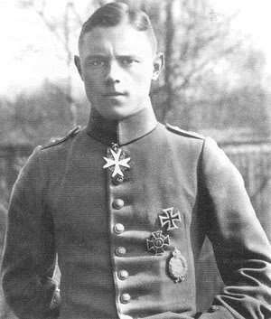 Karl_Allmenroeder_Flying-Ace.jpg