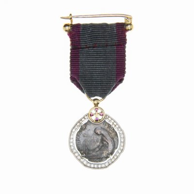 médaille miniature de la Reine Elisabeth рев.jpg