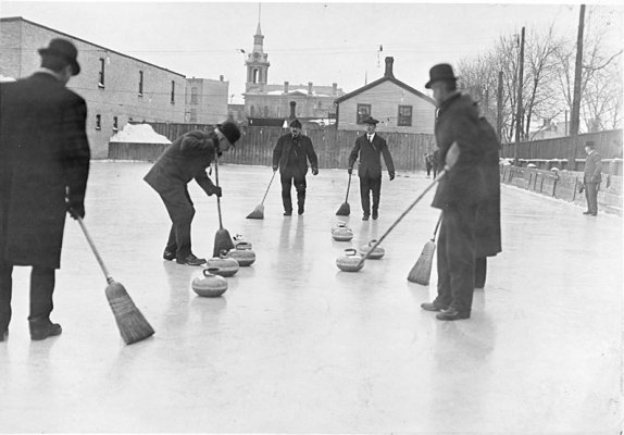 Men_curling_-_1909_-_Ontario_Canada.jpg