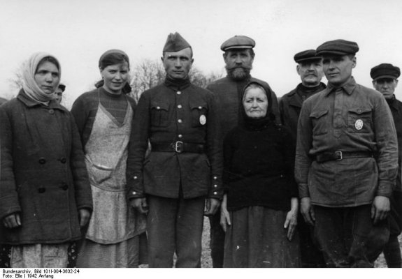 Bundesarchiv_Bild_101I-004-3632-24,_Russland,_einheimische_Freiwillige_der_Wehrmacht.jpg
