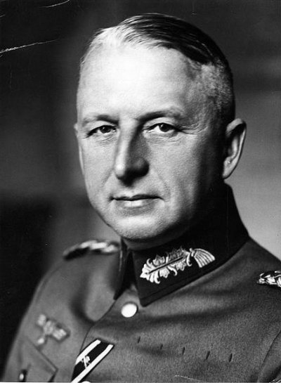 441px-Bundesarchiv_Bild_183-H01757,_Erich_von_Manstein.jpg