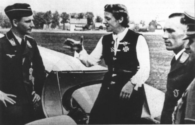 Hanna Reitsch with two glider pilots.jpg