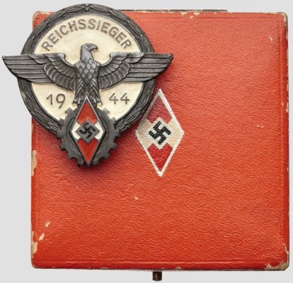 HH 64 Lot. 7828 Reichssieger 1944 1000 EUR.jpg