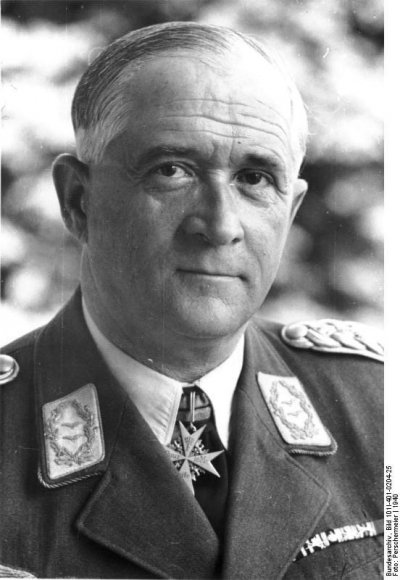 Bundesarchiv_Bild_101I-401-0204-25,_Robert_Ritter_v._Greim.jpg