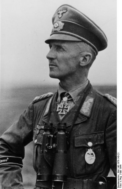 Bundesarchiv_Bild_146-1976-143-21,_Hasso_von_Manteuffel.jpg