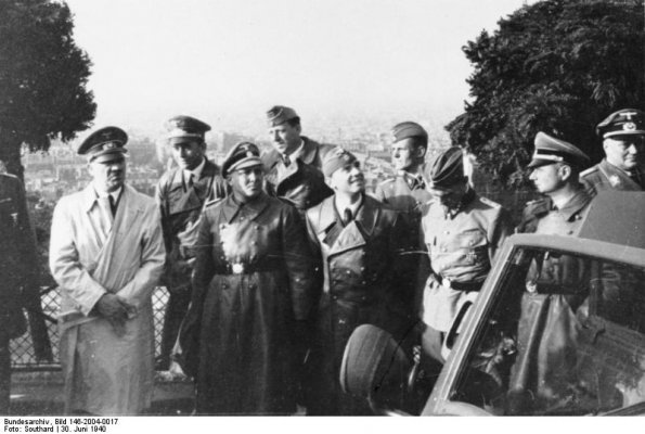 Bundesarchiv_Bild_146-2004-0017,_Paris,_Besuch_Adolf_Hitler,_Speer,_Giesler,_Breker.jpg