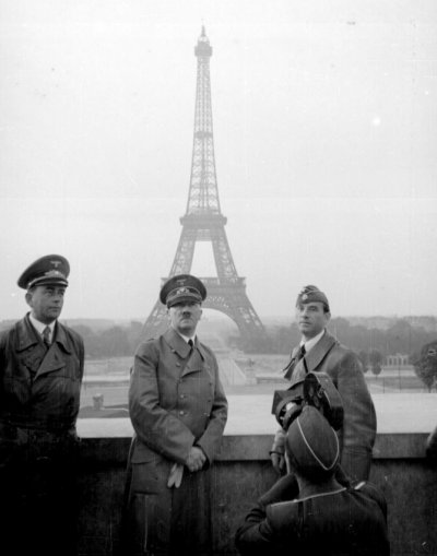 Hitler%20in%20Paris.jpg