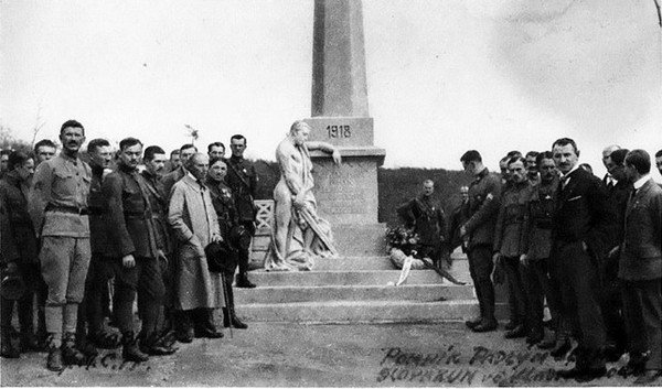 Владивосток, Морское кладбище - Памятник чехословакам..jpg
