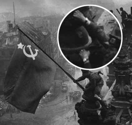 Red_army_soldiers_raising_the_soviet_flag_on_the_roof_of_the_reichstag_with_two_Watchs.jpg