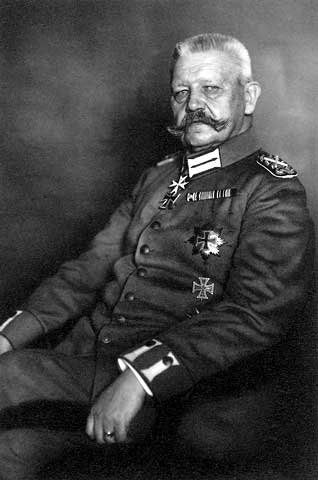 1192_Paul_von_Beneckendorff_und_von_Hindenburg.jpeg